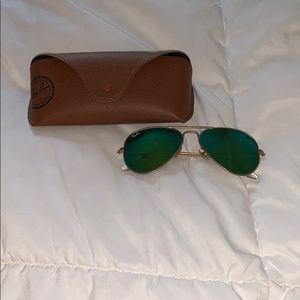 Green Mirrored Lens Ray Ban Aviators